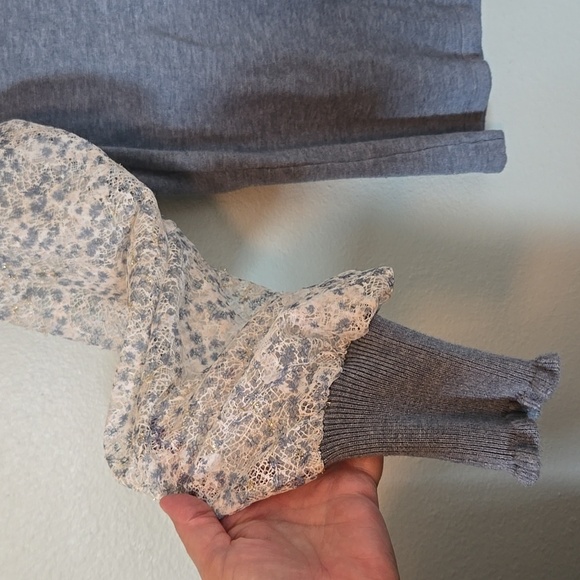 Siani Milano Ruffle V Neck Lace Sleeve Top Size Large - Picture 3 of 7